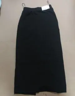 た424　新品✨️ユニクロウルトラストレッチアクティブナローマキシスカート 黒M