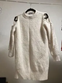 Rirandture アイボリー オフショルダー ニットセーター