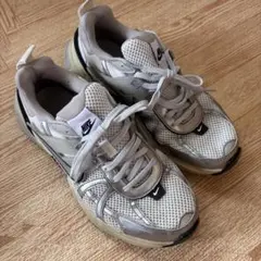 NIKE ナイキV2K RUN スニーカー シルバー ホワイトのサムネイル