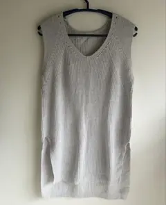 グレー ノースリーブニット Vネック