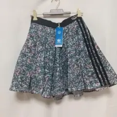 タグ付きadidas アディダスオリジナルスプリーツフレアスカート 花柄 黒 S