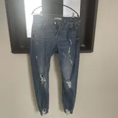 ZARA ダメージデニムパンツ