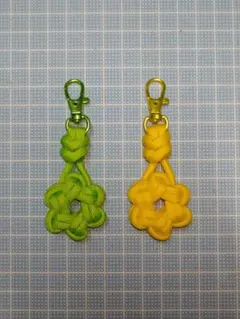 【お花モチーフ】パラコード＊キーホルダー＊ハンドメイド【黄緑＆黄】