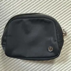 【lululemon】 ミニポーチ ブラックのサムネイル
