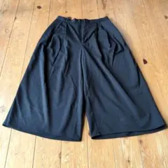 GU 黒 ワイドパンツ キュロットパンツ フロントタック