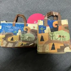 カルディ　伝説柄カラビナ付きミニバッグセット