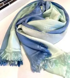 美品　GIVENCHY グラデーションブルー ストール　ジバンシーロゴ入りシルクのサムネイル