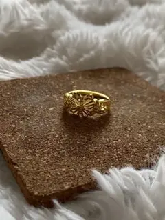ゴールドカラー バタフライモチーフ リング 金のサムネイル