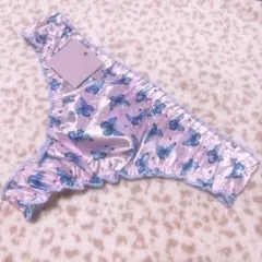 新品　薄ピンクにブルー蝶々柄　ツルツル光沢Tバックショーツ