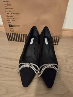 ビジュー付きリボン 黒 スエード パンプス