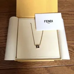 【さらに値下げ】FENDI ワンポイント ネックレス ゴールドのサムネイル