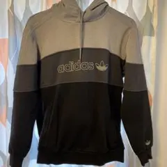 adidas プルオーバーパーカー　黒　グレー　切替　ロゴデザイン