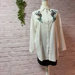 フラワー刺繍 ホワイト 長袖シャツ Mサイズ相当　綿100% オーバーシャツ　春
