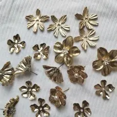 ゴールドフラワーセット　ピアス含む　5弁　花弁　芯　ビーズ　パール