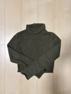 オリーブグリーン タートルネック セーター