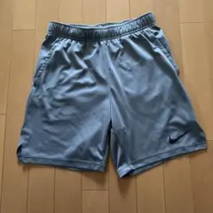 Nike グレー ショートパンツ　トレーニングウェア