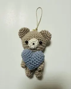 くま♡ハートあみぐるみ　ストラップ付き ベージュ♡ブルー