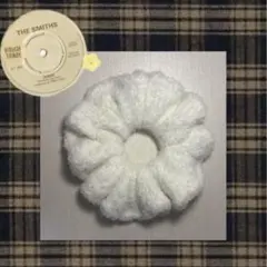 ハンドメイド編み物 シュシュ ホワイト