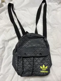 【美品】adidas アディダス ミニリュック 総柄 トレフォイルネオンイエローのサムネイル