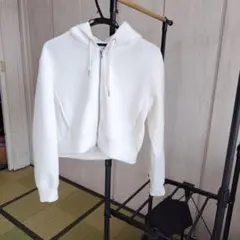 ホワイト クロップドパーカー ジップアップ