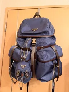 PRADA バックパック 2VZ117 美品 最新モデル チャーム付きのサムネイル
