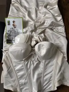 バックレスビスチェ D70 アイボリー