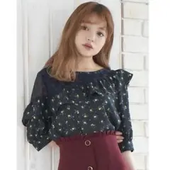 マジェスティックレゴン/ワンショルダー風小花柄ブラウス ネイビー M