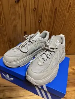 adidas OZGAIA スニーカー　ベージュ　26.5
