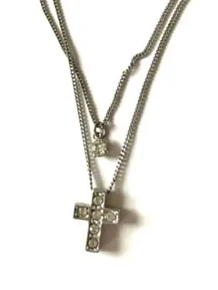 ストーン付きクロスデザインネックレス