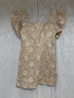 スクエアネック　パフスリーブ