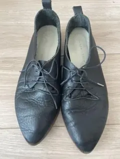 ブラックレザー レースアップ　ポインテッドトゥシューズ