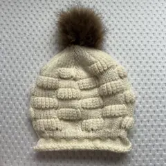 アイボリー ポンポン付きニット帽 57.5cm