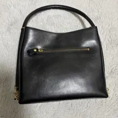黒のハンドバッグ