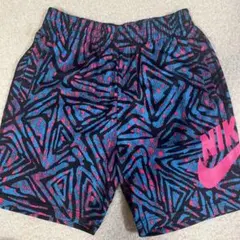 【新品未使用】NIKE SB ハーフパンツ　迷彩　ピンクロゴのサムネイル
