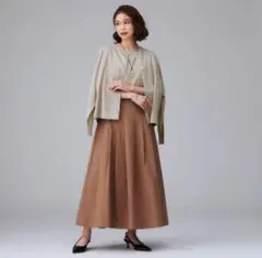 UNTITLED 2025年AW Fabricaタックスカート　ブラウンS 01