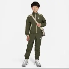 NIKE カーキ色 ウィンドブレーカーセットアップ140cmＳサイズ
