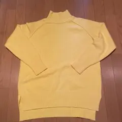 長袖ニット　黄色　イエロー　ハイネック　スリット有り