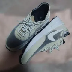 Nike スニーカー ベージュ グレー25.0のサムネイル