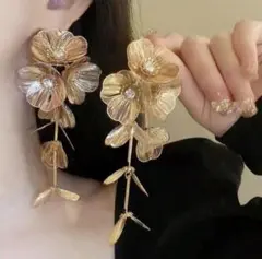 ゴールド 花モチーフ ピアス 大ぶり 結婚式 ウェディングフォト 前撮り ドレス