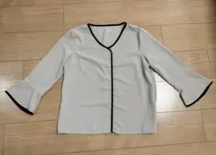 a.v.v ブラウスのサムネイル