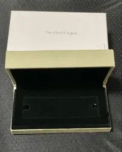 極美品　ヴァンクリーフ&アーぺル　ブレスレットケース　空箱　現行品 ヴァンクリーフ&アーペル ヴィンテージアルハンブラ ブレスレット