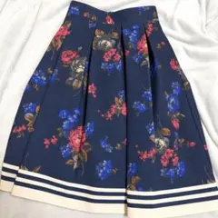 tocco 花柄 フレアスカート ネイビー 膝丈のサムネイル