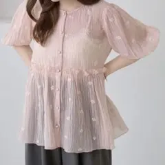アプレジュールクレア 花柄刺繍 アソートペプラムブラウス シアー ピンク XLのサムネイル