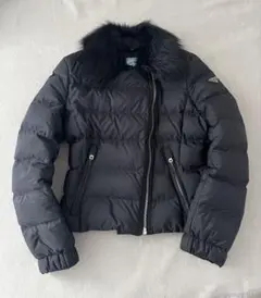 PRADA ショート丈ダウンジャケット ファー襟付き PRADA ショート丈ダウンジャケット ファー襟付き プラダ – WOWMALL