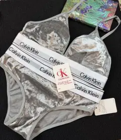 Calvin Klein ブラ＆ショーツ セットアップ ベロア グレー　Sサイズのサムネイル