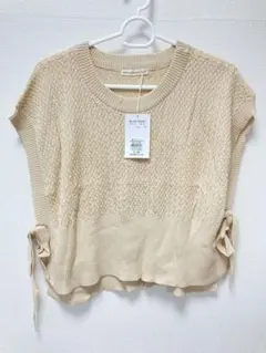 新品　ナイスクラップ　NICE CLAUP ベージュ ニットベスト サイドリボン