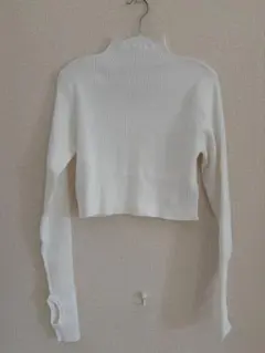 サムホール付きクロップドニットトップス