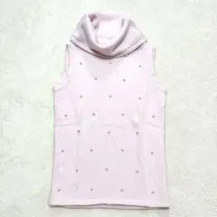 クイーンズコート パールビジュー付き タートルネック ノースリーブ ニット