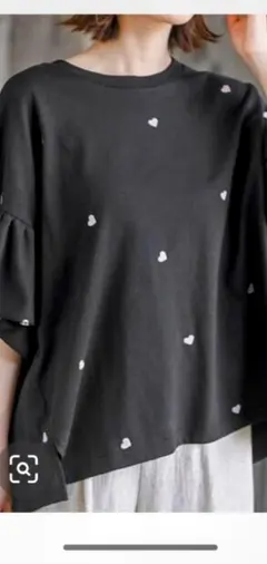 新品タグ付きハート柄 フリル袖 黒 半袖トップス