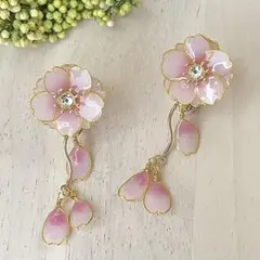 舞い散る桜のディップアートイヤリング